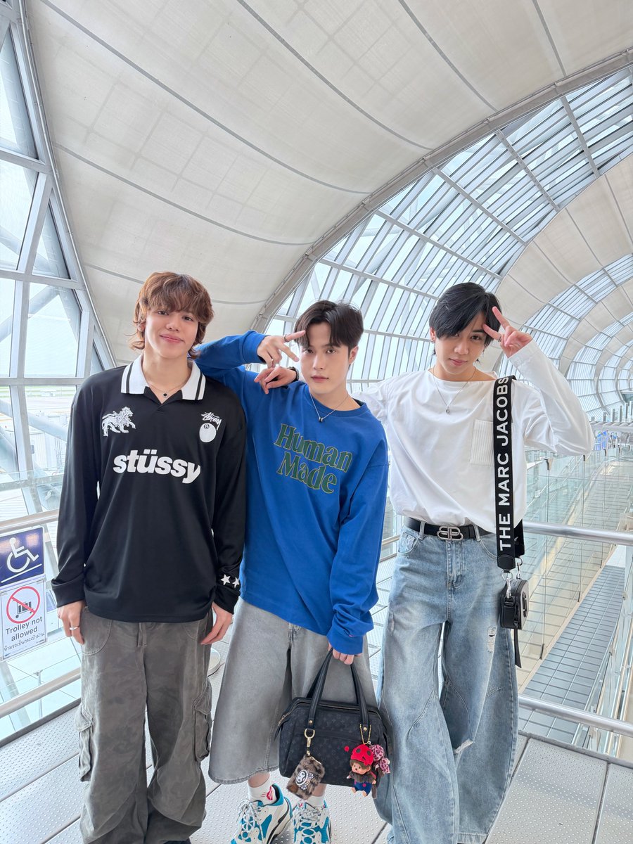 GMMTV's tweet photo. Singapore, we're coming. ✈️
See you tomorrow at Thai Festival in Singapore 2026. See you there!

พวกเรากำลังจะเดินทางไปหาแล้ววว! เจอกันที่งาน Thai festival in Singapore 2026 พรุ่งนี้นะค้าบบบ😎

#ThaiFestSG 
#ThaiFestSG2026xFLIO 
#ThaiFestSG2026xNanon
#GMMTV https://t.co/MQ9MzToDG5