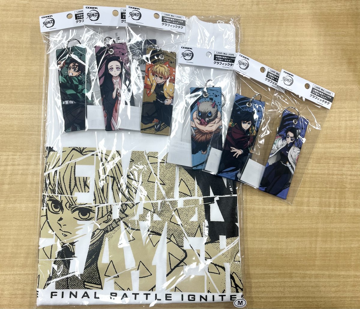 cospa_store's tweet photo. 本日、入荷しました🎉

・鬼殺隊士 我妻善逸ｔシャツ
・グラフィックタグ
・屋外対応ステッカー

車やバイクなどに貼れるステッカーやバッグやベルトループなどに取り付け可能なグラフィックタグが発売中です！
＃鬼滅の刃
＃鬼滅 https://t.co/o4PjFXOdBs