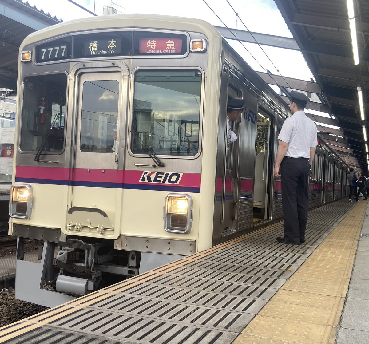 RRMMjpm's tweet photo. #7月なので7がつく車両の画像を貼ろう 
京王線7727F https://t.co/982JYEV56D