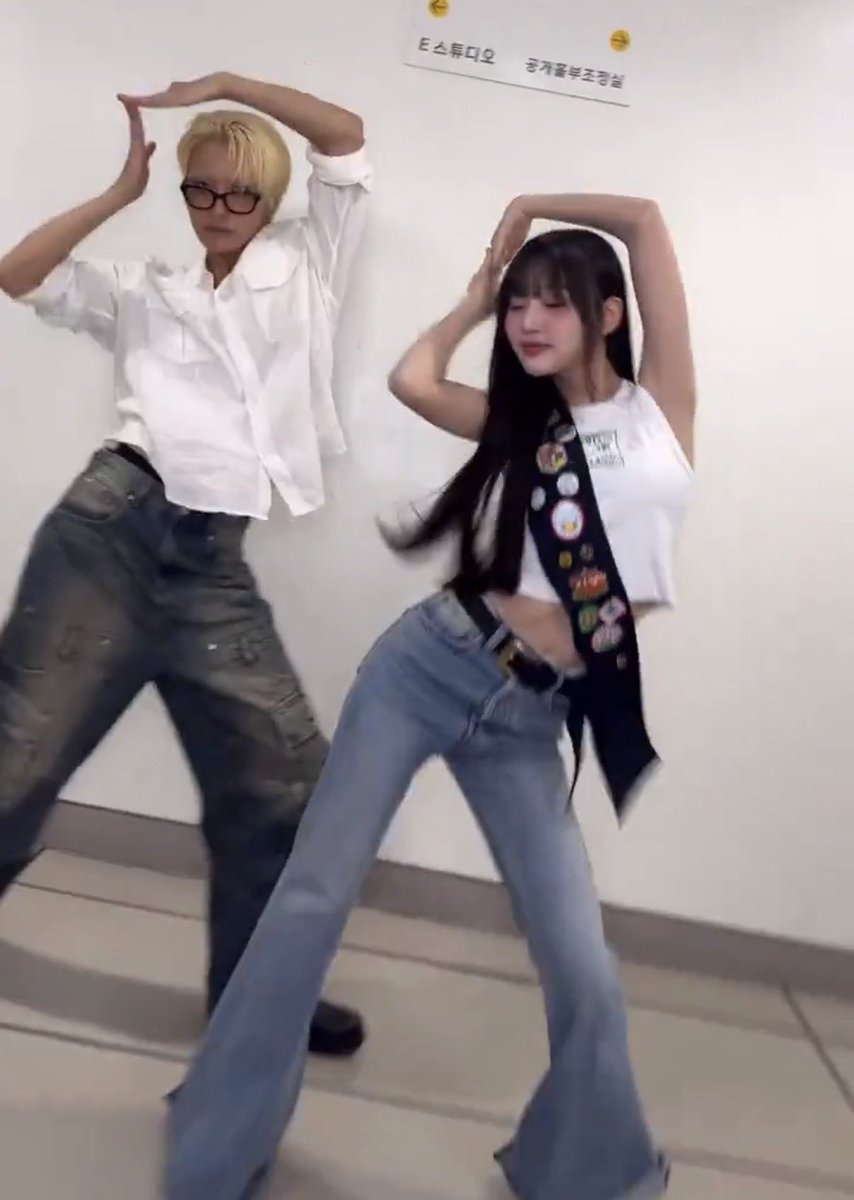 seaforests's tweet photo. the way seonghwa is hitting those poses omg mama came to serve https://t.co/NiEZH9Bsml