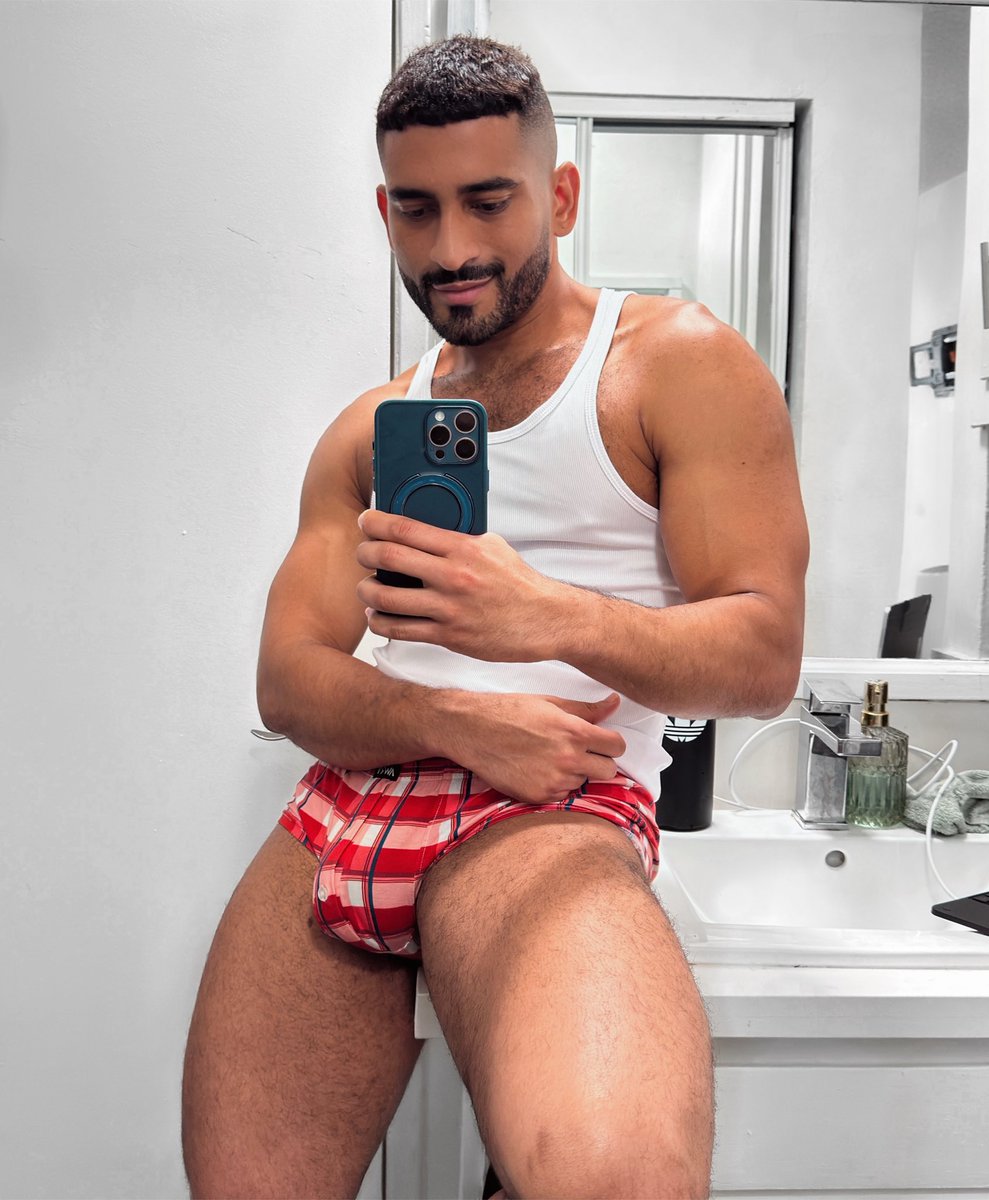 AlexDuvallxxx's tweet photo. 👀 https://t.co/kPKzw3NjeE