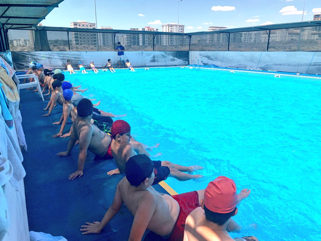GSB_KarakopruGm's tweet photo. 🏊‍♂️📚 Öğrenmenin ardından serinleten bir mola!

GSB Yaz Okulu eğitimlerine katılan gençlerimiz, haftalık sosyal etkinlik kapsamında havuzda keyifli vakit geçirerek hem eğleniyor hem de yazın tadını çıkarıyor.

@OA_BAK
@gencliksporbak https://t.co/10K1I6GCWo