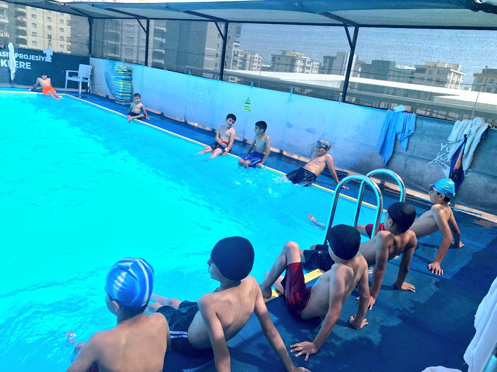 GSB_KarakopruGm's tweet photo. 🏊‍♂️📚 Öğrenmenin ardından serinleten bir mola!

GSB Yaz Okulu eğitimlerine katılan gençlerimiz, haftalık sosyal etkinlik kapsamında havuzda keyifli vakit geçirerek hem eğleniyor hem de yazın tadını çıkarıyor.

@OA_BAK
@gencliksporbak https://t.co/10K1I6GCWo