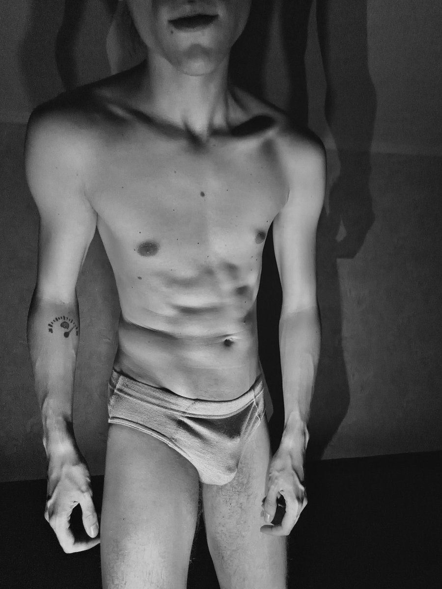 o00pssss's tweet photo. на #хтивийчетвер тільки це і допомагає 🔐 🤭

only one thing can help at #sexythursday 🔐 🤭
#nudes #gay #caged #chasisty #locked https://t.co/OxrzOLzPEi