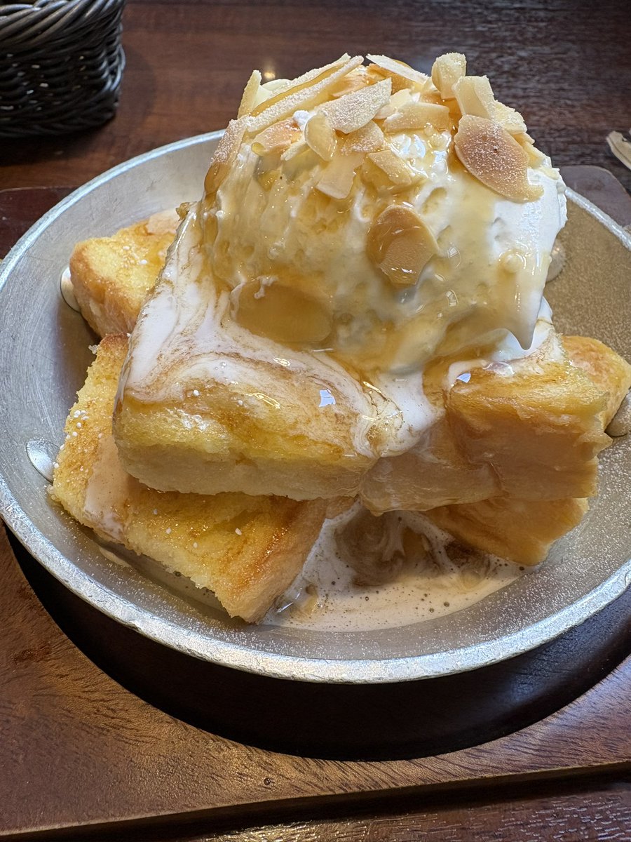redzizel's tweet photo. 役所行く用事あって早上がりしたのだが意外と早く終わり昼飯を食べてないことに気づき今ここ↓ https://t.co/scn3uRon1i
