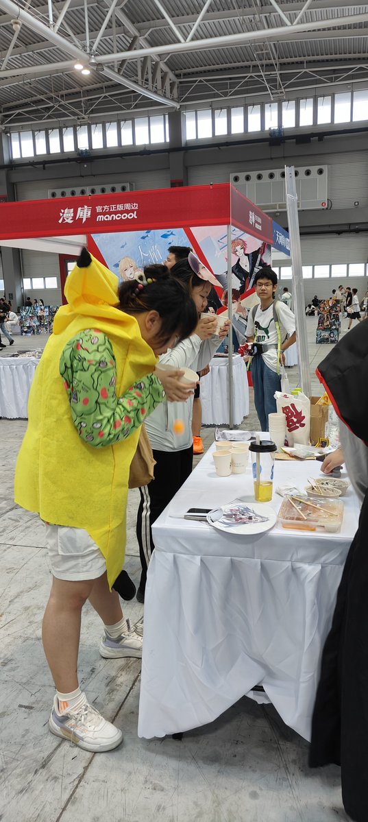 IrmaSchneider59's tweet photo. Just checked into the comic con of my year—holding the coolest anime merch I’ve ever laid hands on, already counting the hours till cosplay meetups and exclusive panel talks! https://t.co/H3GIcYLOAR