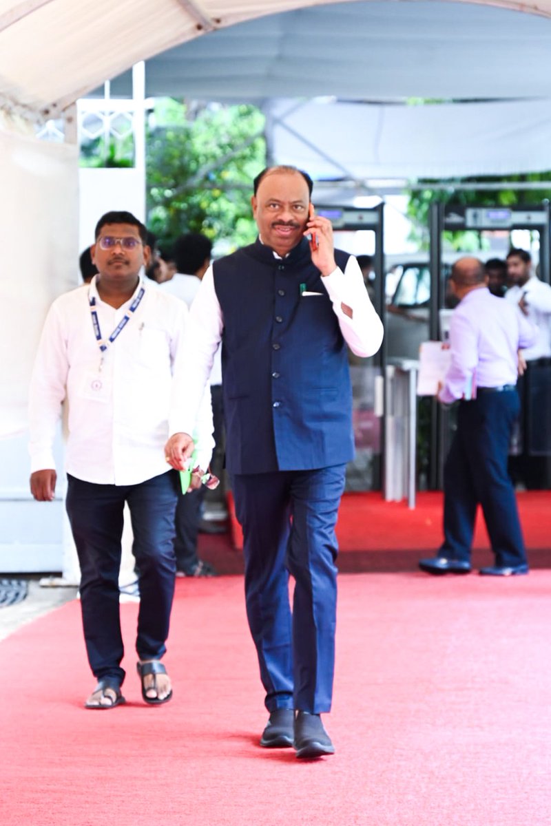 cbawankule's tweet photo. महाराष्ट्र विधिमंडळ पावसाळी अधिवेशन २०२६ : आठवडा ३ - दिवस ४

📍विधान भवन, मुंबई

@CMOMaharashtra @maharevenue @MahaDGIPR
#Maharashtra #Mumbai #MonsoonSession2026 #RevenueMinister #ChandrashekharBawankule https://t.co/3Ph5of22Iy