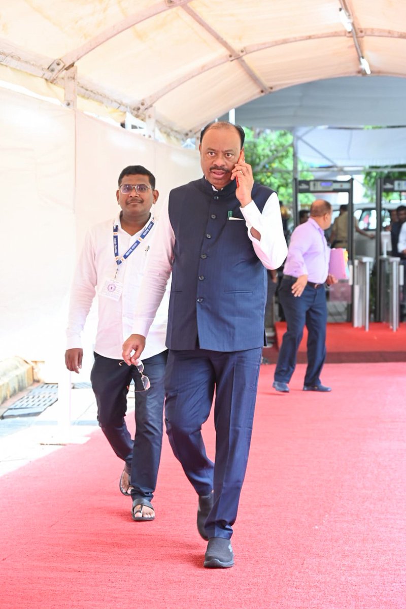 cbawankule's tweet photo. महाराष्ट्र विधिमंडळ पावसाळी अधिवेशन २०२६ : आठवडा ३ - दिवस ४

📍विधान भवन, मुंबई

@CMOMaharashtra @maharevenue @MahaDGIPR
#Maharashtra #Mumbai #MonsoonSession2026 #RevenueMinister #ChandrashekharBawankule https://t.co/3Ph5of22Iy