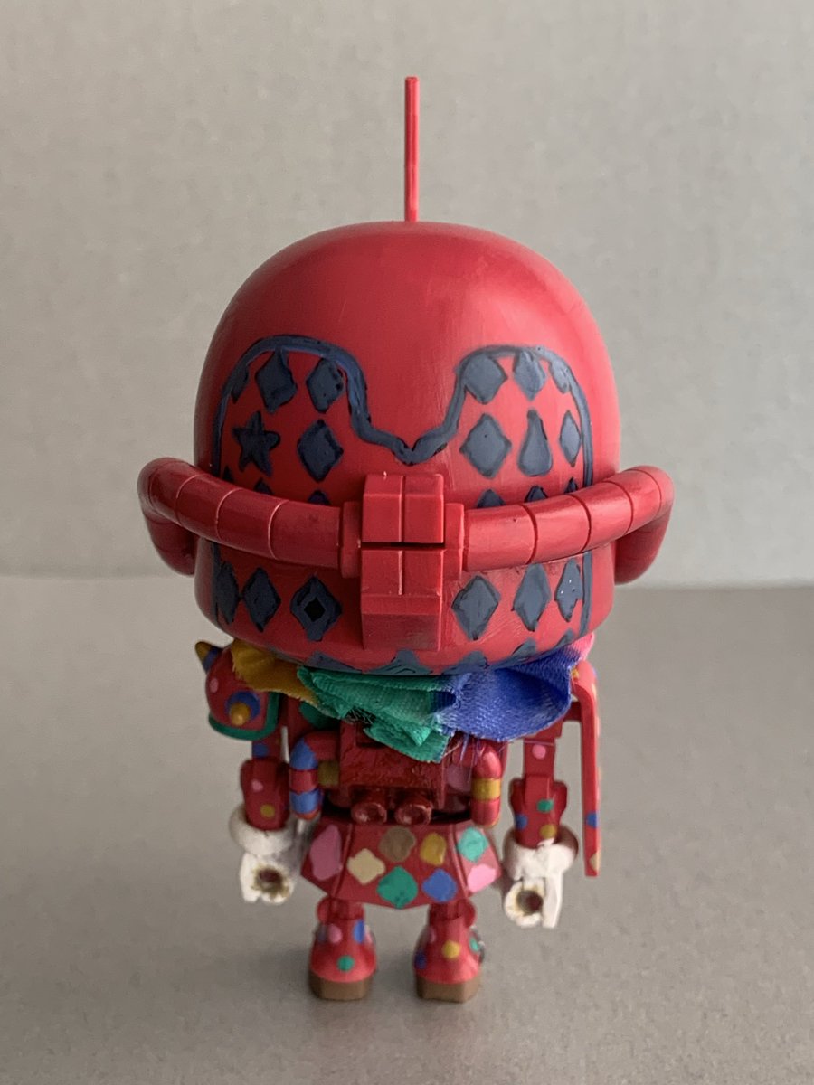 CozyRoomStudio's tweet photo. 🎪 シャアザクピエロ、汚し前のベース塗装が完成しました！

カラフルなピエロらしさを残しつつ、ここから「古びた」「壊れかけた」雰囲気へ仕上げていきます。

汚しを入れるとどこまで変わるのか、自分でも楽しみです😊

完成したらまた投稿します！

#シャアザクくん #ハロウィン #ガンプラ https://t.co/DeNdNz3YaJ