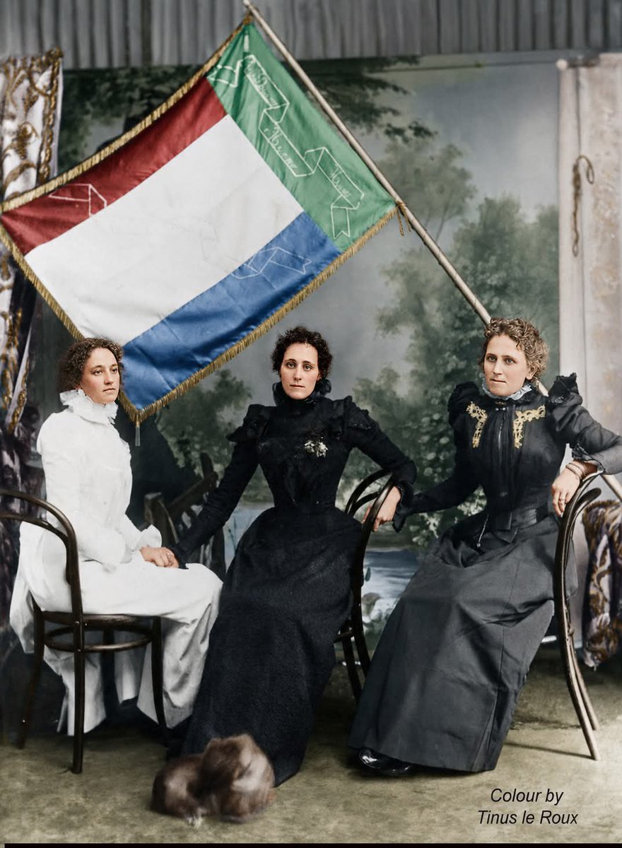WietsJBuys's tweet photo. Boerinne - Boer women with the Boer flag (Vierkleur).
#Boer #BoerIdentity #Boeridentiteit https://t.co/Aut1dkoUCB