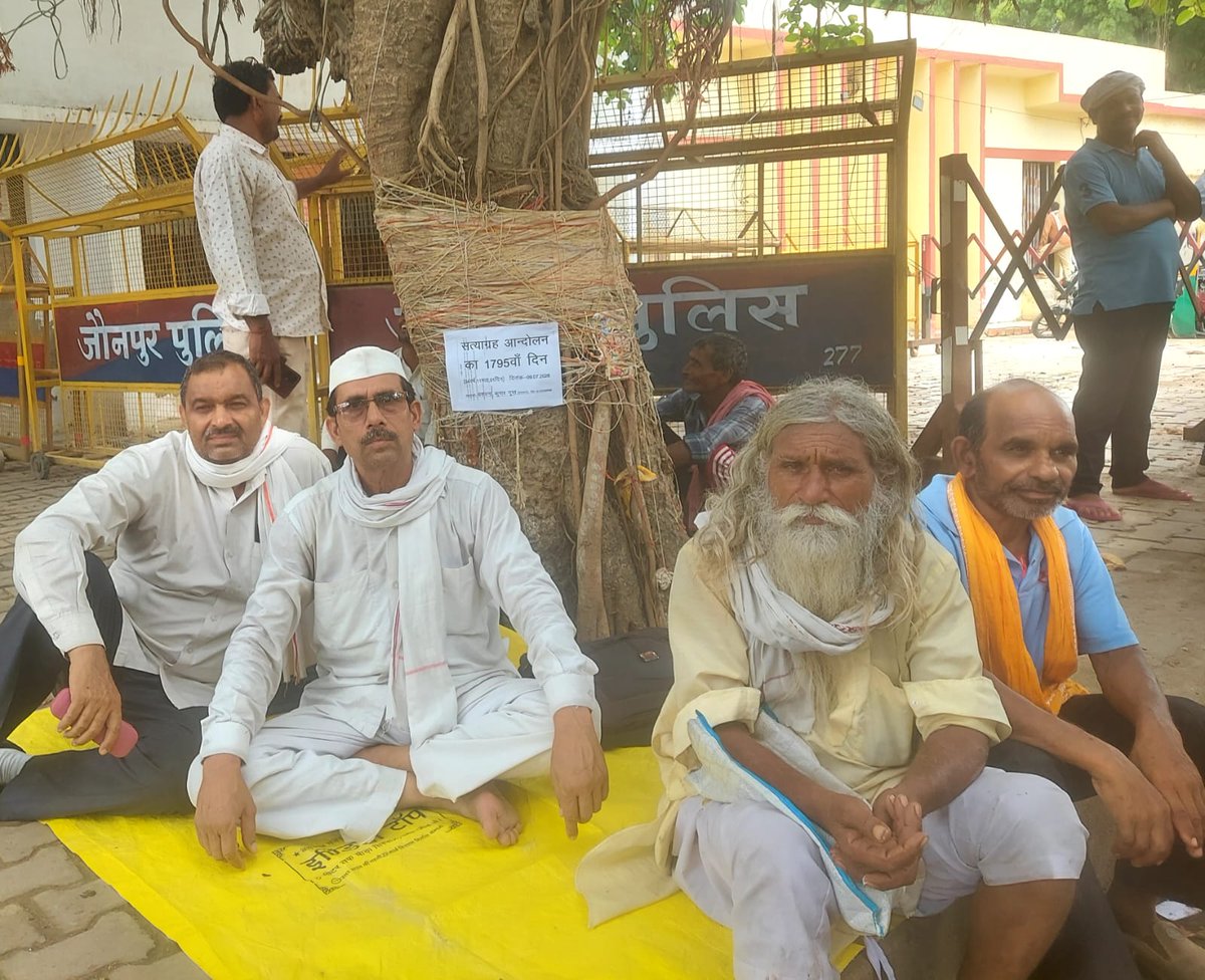 ykbkgupta's tweet photo. जौनपुर में भ्रष्टाचार के खिलाफ सत्याग्रह आंदोलन का 1795वाँ दिन। धरना स्थल- कलेक्ट्रेट परिसर जौनपुर। @DMjaunpur @CMOfficeUP @myogiadityanath @myogioffice @PMOIndia https://t.co/9JCdvLh3RW