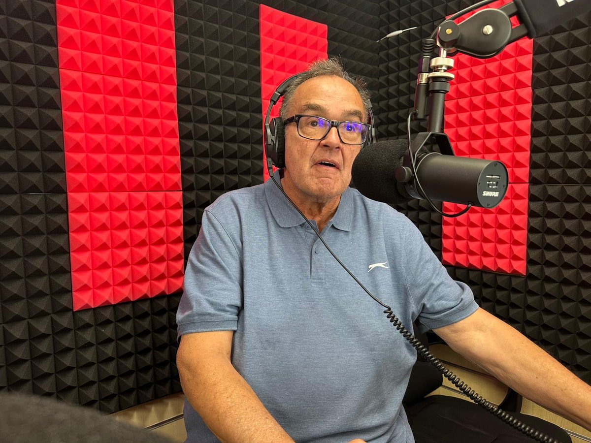 Dragon470Radio's tweet photo. Thursdays presenters on dragon 470 radio come and join us live on Air marks breakfast show 7-10 Paul’s morning show 10-1 with his 3 number ones at 11 o’clock his record of the week at 11-15 and some great tunes  then dj Charlie 2-4 great music https://t.co/0QqCuH5cJa