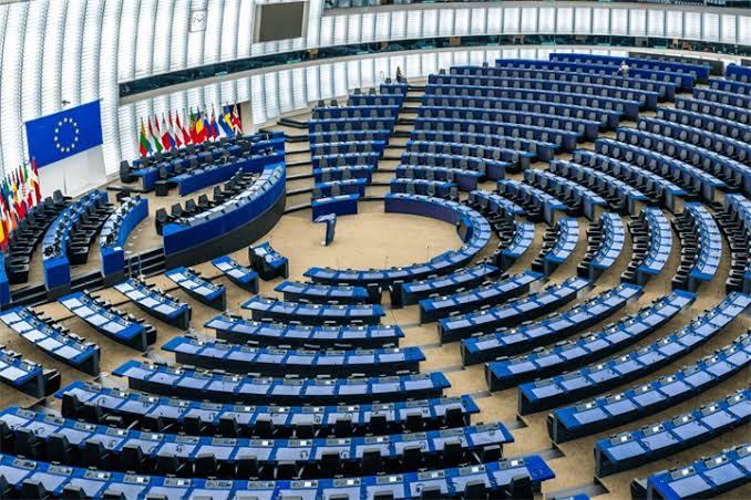 CryptoJelleNL's tweet photo. The European Parliament is voting on the ridiculous Chat Control bill for the third time today - which will roll out mass scanning of private messages.

After getting voted out twice, the European People's Party is using dirty tricks to force the law through.

Freedom is dead. https://t.co/3NyxNWdTaT