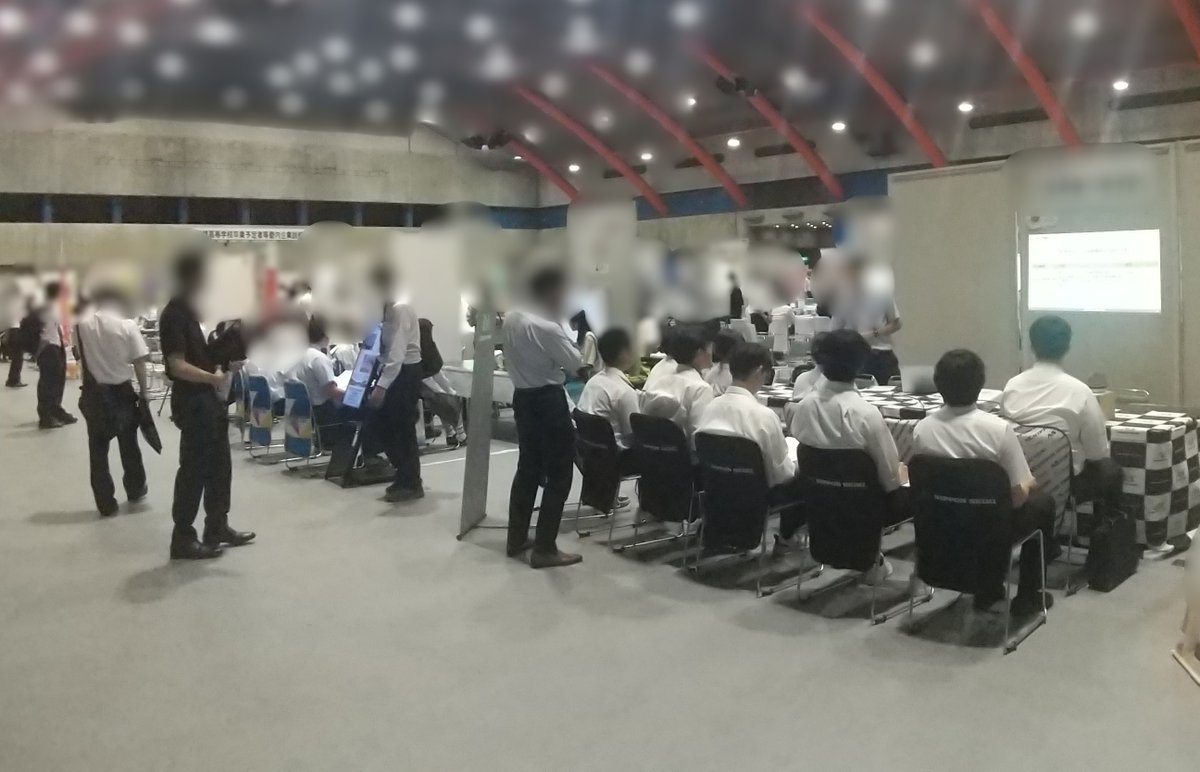 aoi_school's tweet photo. 模試と企業説明会が同日だったこともあり、3年生の進路活動がいよいよ本格化したと実感。進学も就職も、ここからは待ったなしです。 https://t.co/K32AXdMauE