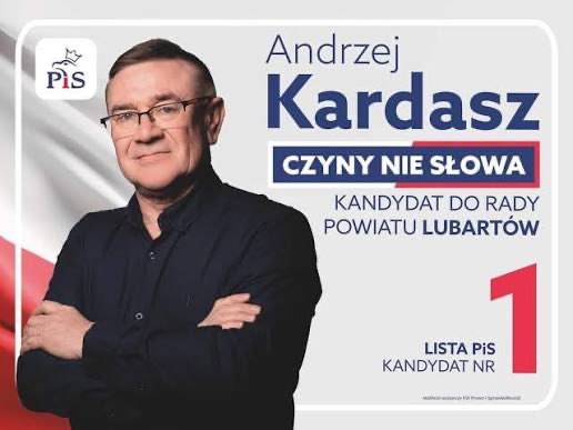 PaniNaSzpilkach's tweet photo. Macie info? Czy radny PiS Andrzej Kardasz
 (ten ze zdjęcia co dostał 1 na liście👍) poleciał już z partii za operację na zamkniętym oddziale w Lubartowie? 

Porównajmy: 
Senator Lenz (KO) –  wyrzucony z partii. 
Lekarz-radny Kacprzyk (KO) – wywalony natychmiast. 

A Kardasz (PiS)? Cisza 🤫 

Pewnie przygotowują mu dziuplę, tak jak kiedyś Cieszyńskiemu w Chełmie 😂 
Ten sam Cieszyński zrobił wał na 160 milionów (respiratory), „przechowali” go na wiceprezydenta w Chełmie, po 3 miesiącach wrócił na ministra, a teraz jest ekspertem od reformy zdrowia. 

8 lat rządów PiS- NIC.
Teraz nagle wszystko wie. 

Hasło z kampanii: 
Czyny nie słowa😂