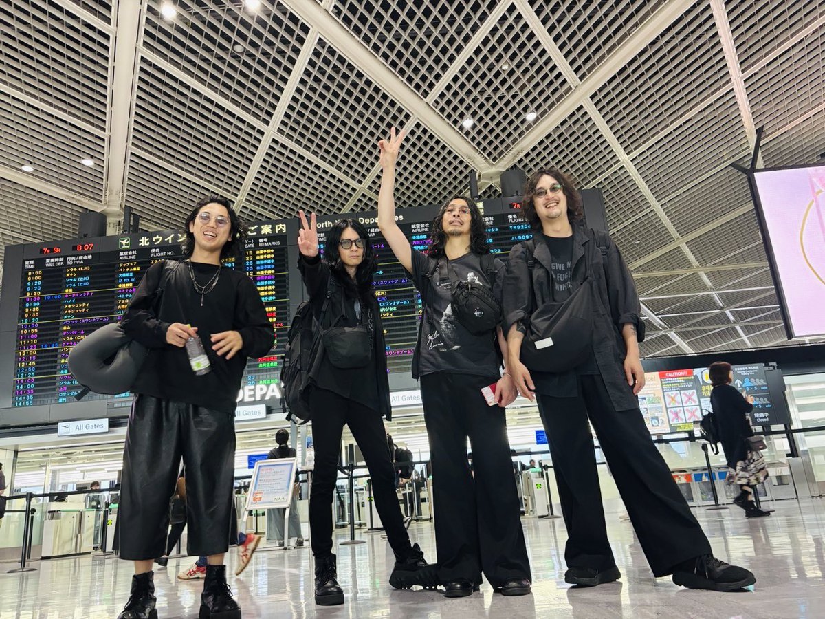 THE_NOVEMBERS's tweet photo. The Novembers Tour 2026 "The Singing Engines in Hong Kong"

香港で合奏、してきます🌹 https://t.co/yclOofavhu