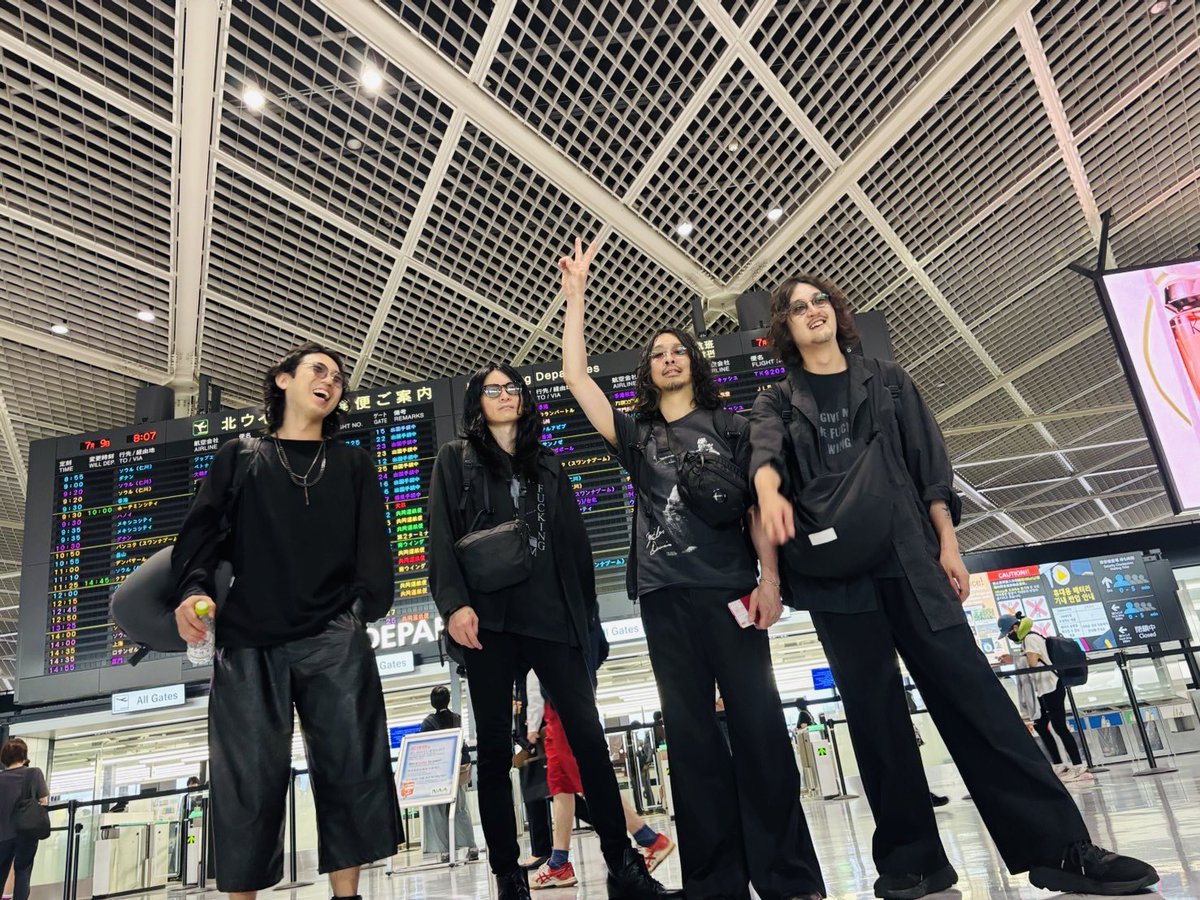 THE_NOVEMBERS's tweet photo. The Novembers Tour 2026 "The Singing Engines in Hong Kong"

香港で合奏、してきます🌹 https://t.co/yclOofavhu