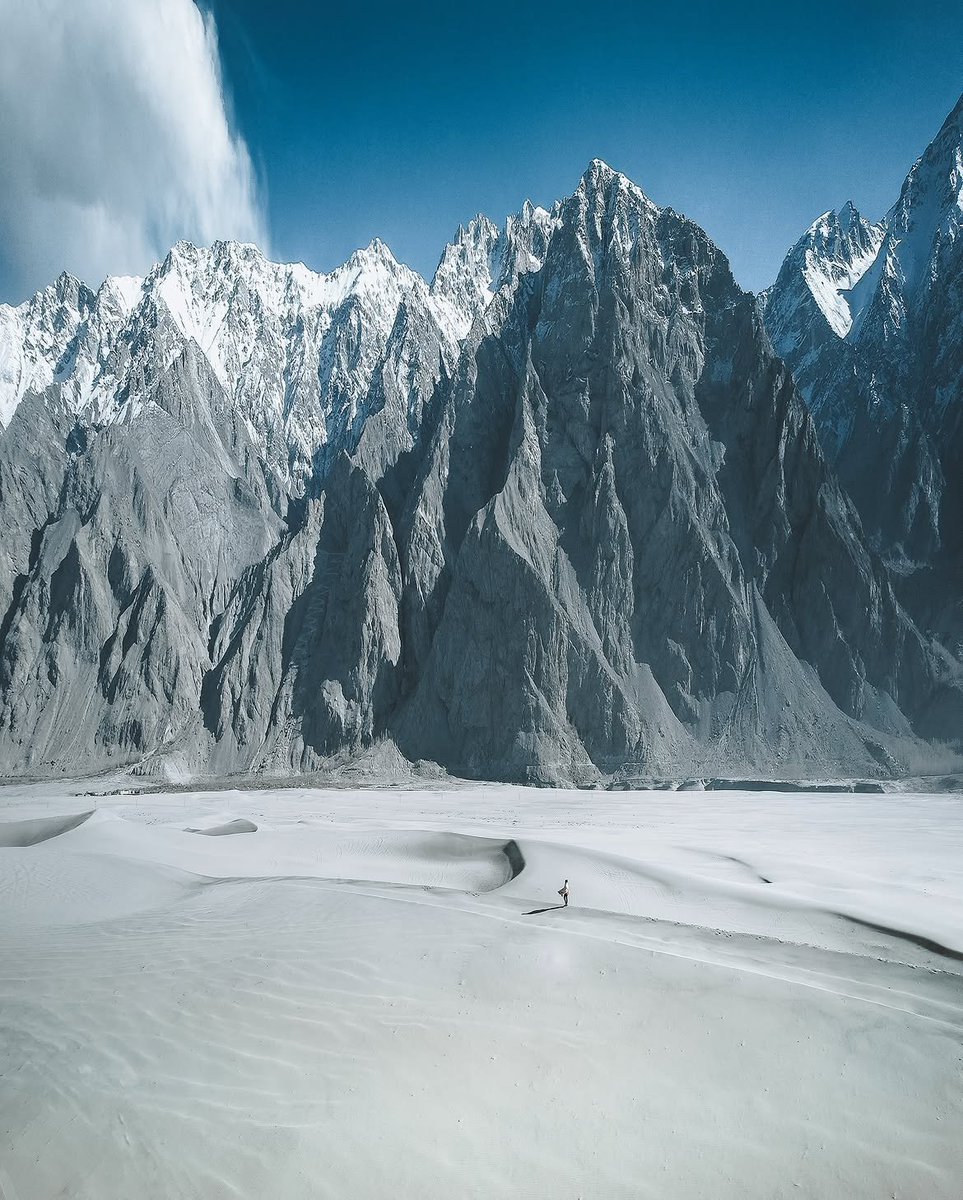 AMAZlNGNATURE's tweet photo. This surreal landscape is one of the world's highest cold deserts

Katpana Cold Desert in Skardu Valley, Gilgit-Baltistan, is famous for its pale sand dunes and dramatic Karakoram backdrop, where winter snow often transforms the landscape https://t.co/EdFH4xKfbv