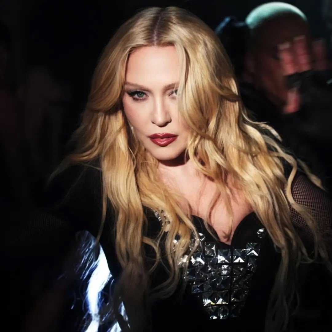 bywhiteking's tweet photo. Y a sus 67 años sigue moviendo masas y estando en lo más alto de las listas. BRAVO POR MADONNA ❤️ talento en estado puro https://t.co/2zKRuMin8l