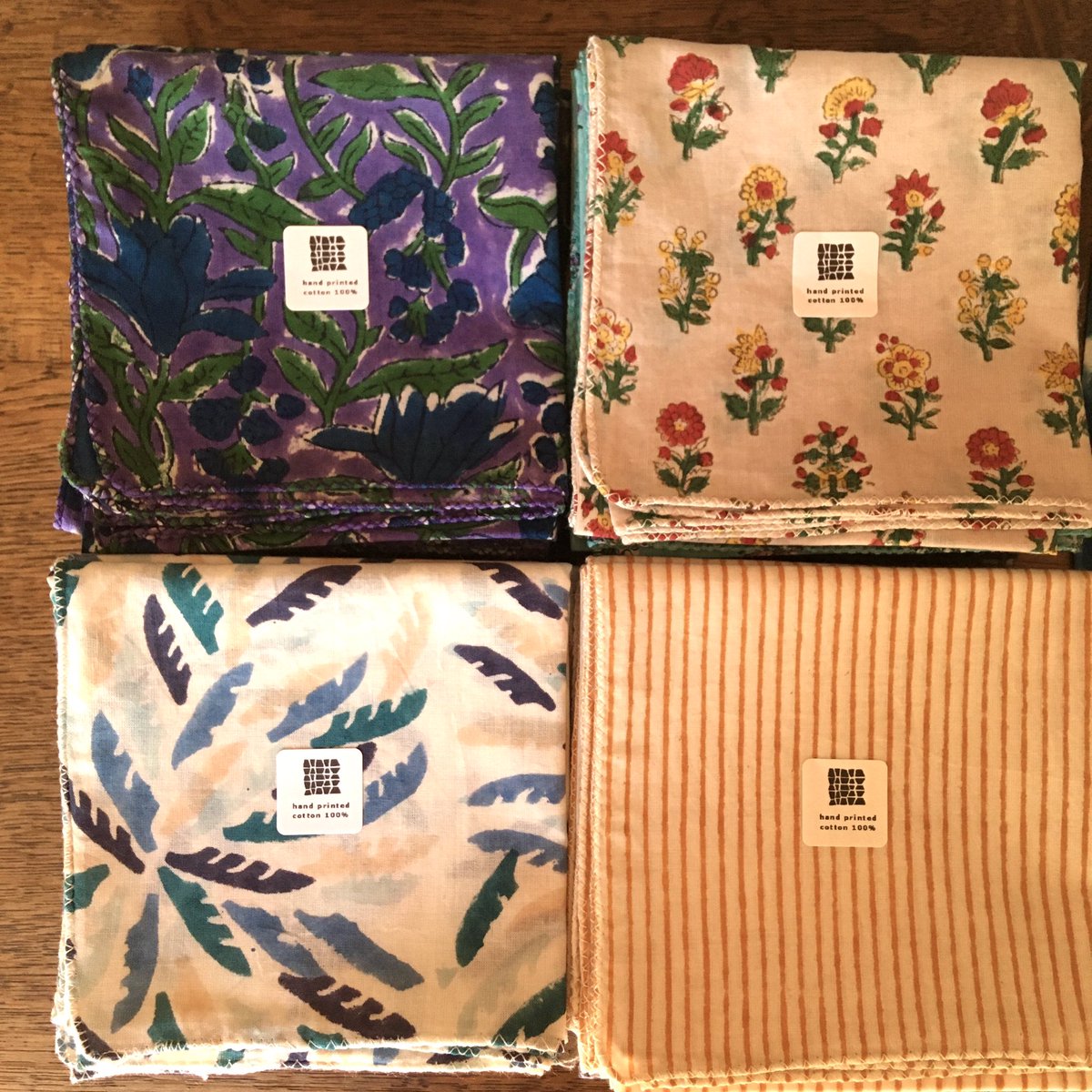 shimotoshop's tweet photo. //木版プリントのハンカチ//
ついに本格的な暑さに🌻始まりが遅くてほんと楽でしたよね。
木版はとにかく見るだけで面白い！色と組み合わせで広がる世界。 https://t.co/AjgyJJ4OFN