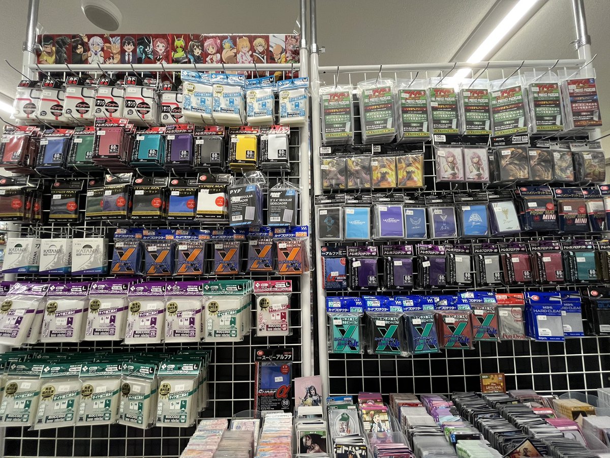 当店では通常スリーブからオーバースリーブまで豊富に取り揃えており