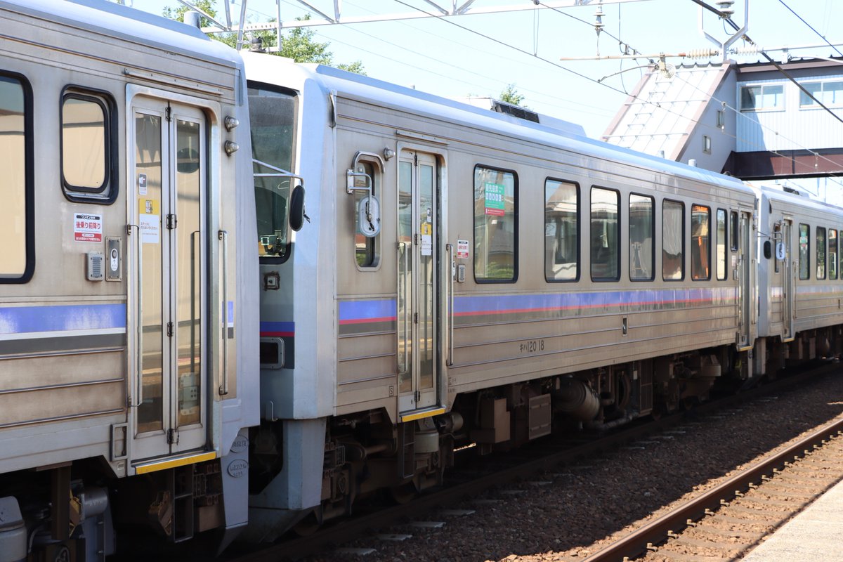batanu273's tweet photo. 2023/7/21 荘原
3年前美祢線が被災して長門市から浜田、米子、岡山、広島経由で帰ってった時の回送
キハ120-10+18+9 https://t.co/FWWqStgOBw