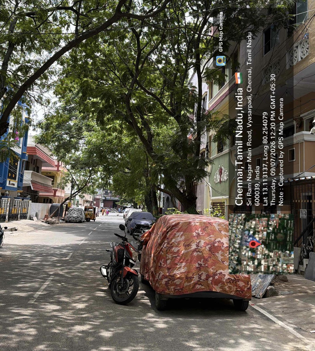 harish2003hb's tweet photo. car and a motorcycle have been parked in the middle of the road, causing obstruction to traffic and inconvenience to residents. This illegal parking has significantly reduced the road width and poses a safety risk.1st Street / Sri Ram Nagar Main Road, Vyasarpadi, Chennai – 600039 https://t.co/axEssf1abx