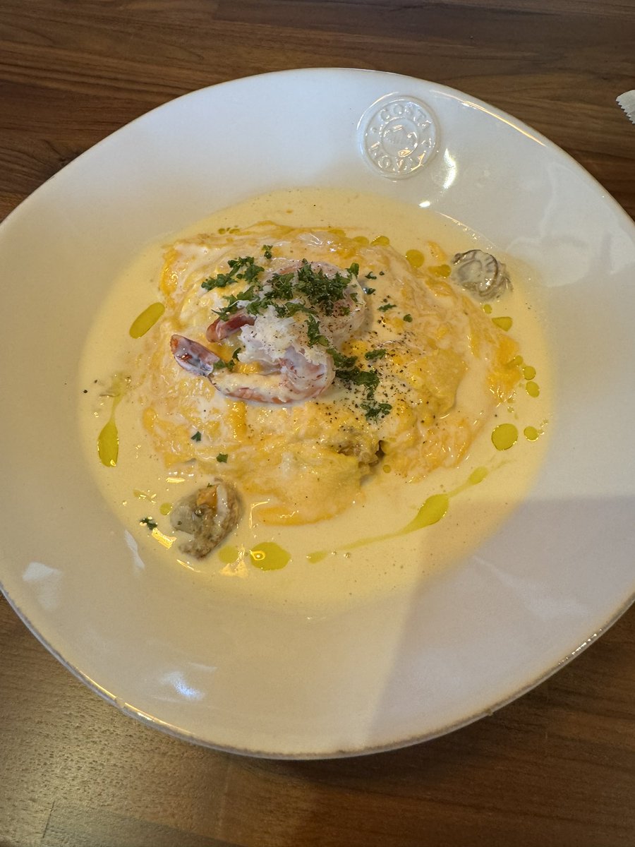 hu_katu77's tweet photo. 今日のランチ。クリームソースのオムライス。これは美味しかった。😋 https://t.co/Y7Fw4SbnB6