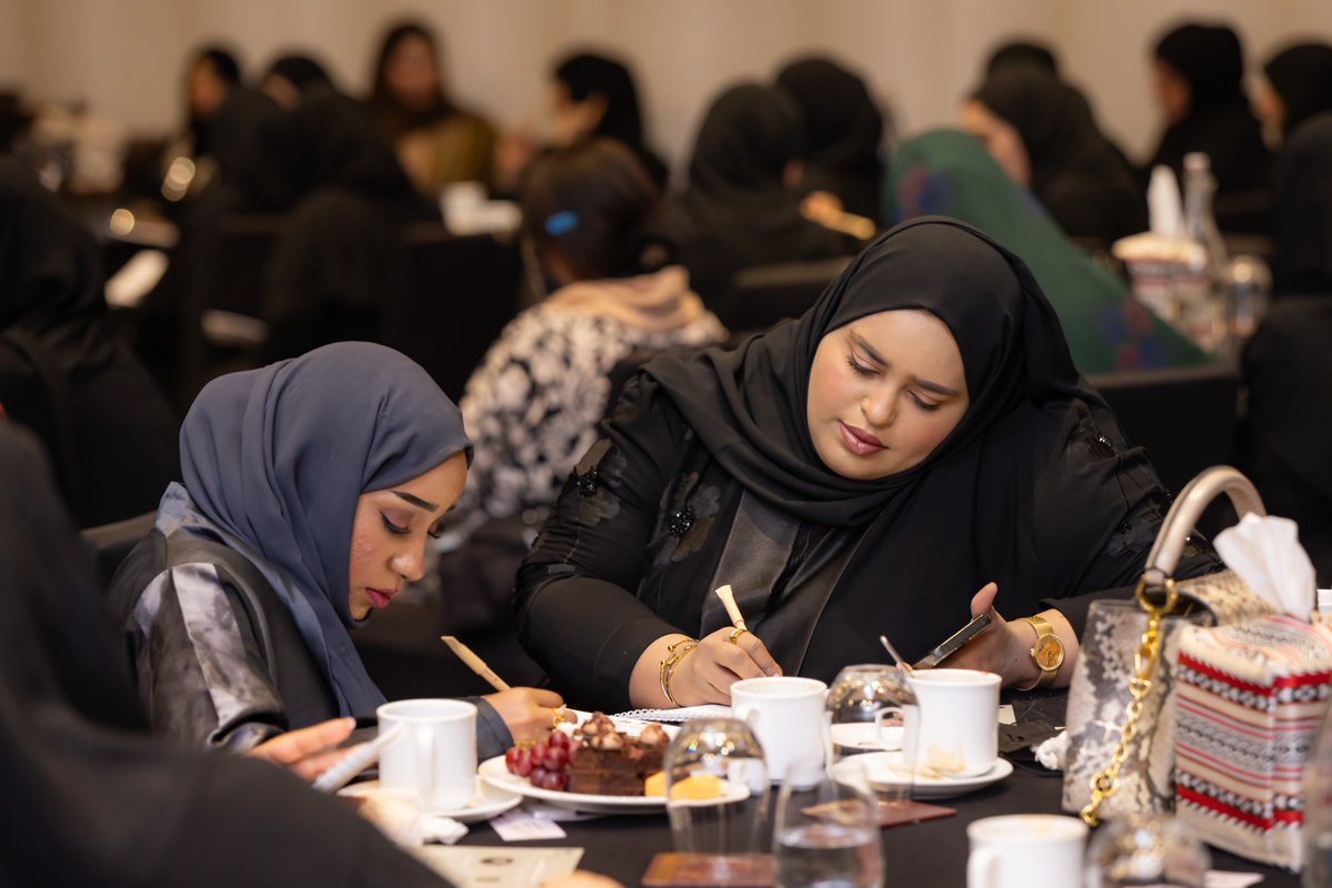 UKinOman's tweet photo. عُقدت فعالية مسرى | بوابة رائدات الأعمال في صلالة، بمشاركة نخبة من رائدات الأعمال والمهنيات من مختلف أرجاء ظفار. من الأفكار إلى الإلهام — شكراً لكل من كانت جزءاً من هذه اللحظة. 🌿 https://t.co/ds5KmunBey