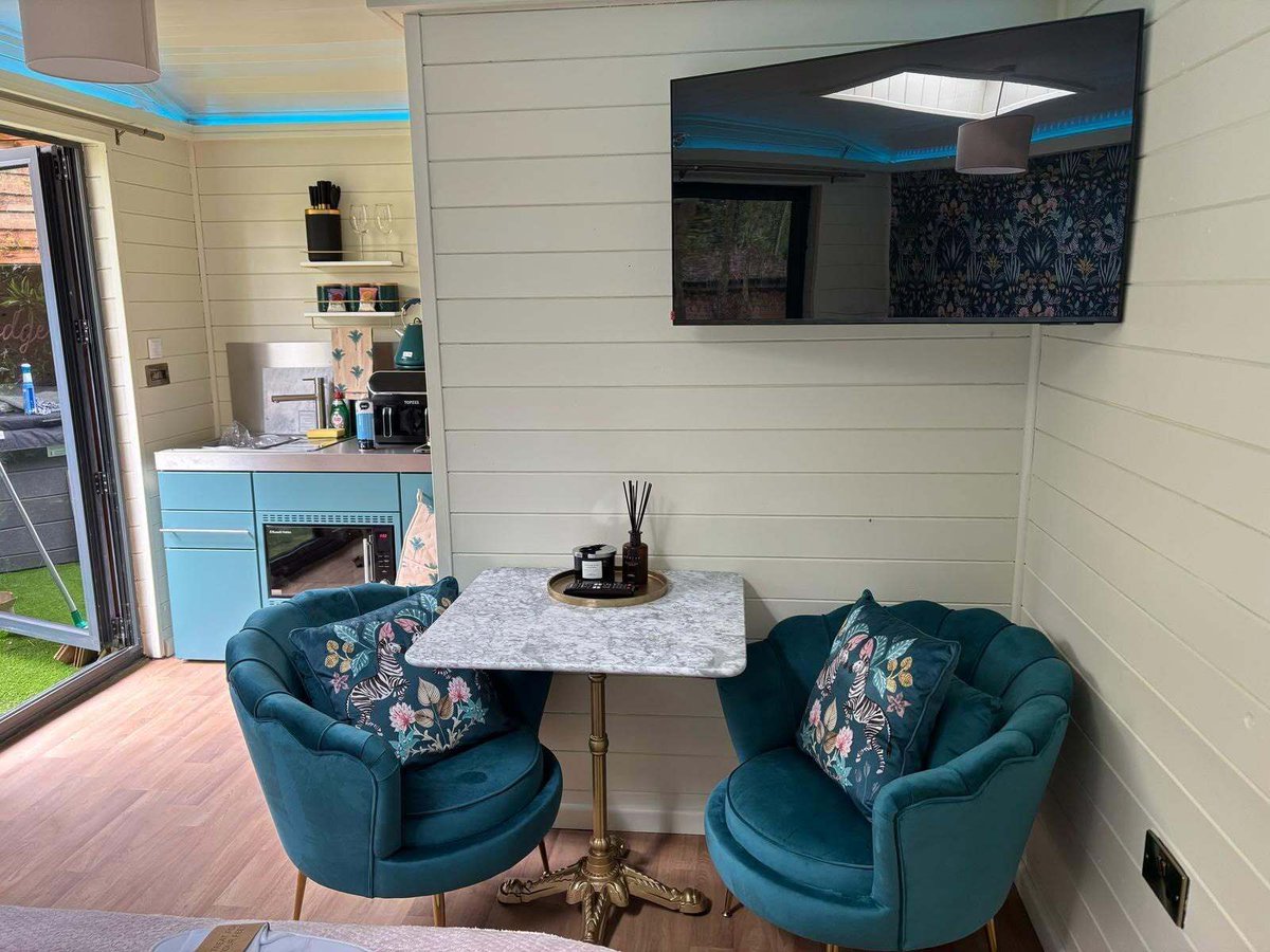 Camping_Direct's tweet photo. ๐ฒ Riddings Wood Holiday Park sits within 11 acres of woodland in the Derbyshire village of Riddings.
๐ Find out more:
https://t.co/K7gDZWmPBC
#derbyshire #alfreton #holidaypark #peakdistrict #visitengland https://t.co/RaL4Hy8Nfg
