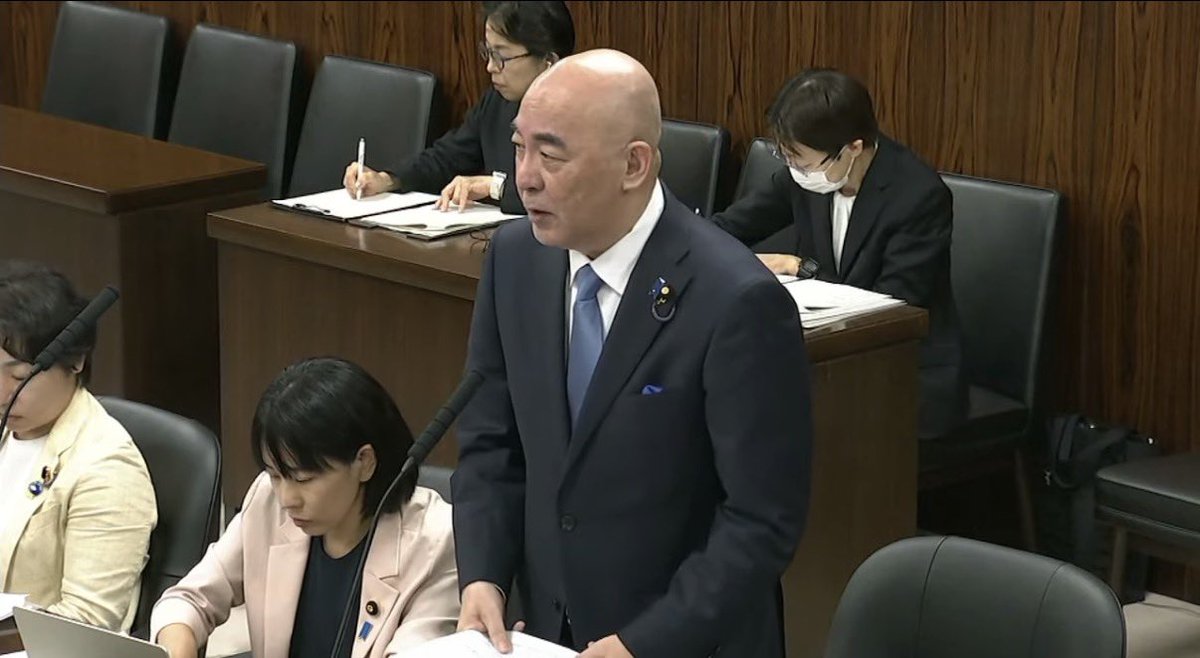 aru59's tweet photo. 参議院 経済産業委員会
日本保守党・百田尚樹議員(代表)

『再エネ比率が上がれば上がる程 電気料金が上がるというのは、色々な専門家や参考人が皆んな口を揃えて言ってました。
これはもう確実です。
過去のデータを見ても明らかなんです、
計算方法が違うというのは誤魔化しだとおもいます。
ここで改めて申し上げますが、私は再エネ 特に大規模な太陽光発電事業は"亡国の事業"だと考えています。
何故なら太陽光発電の比重が増えると 電力の不安定さが増し、電気料金を上げ、更に環境を破壊するからです。
この委員会でも繰り返し述べてきましたが、ハッキリ言って太陽光発電にはメリットは何一つ無いと私は思っています。
唯一のメリットと言えるのは、脱炭素による温暖化防止という事らしいですが、私はこれも大いに疑問と思っています。
国際エネルギー機関(IEA)によりますと、2023年の日本のCo2排出は世界の2.7%
これを0%にしても 地球の温度は0.00045度下げる効果しかないという事です。
これはIPPC、国連の気候変動に関する政府間パネルの出した数字です。
つまり日本がCo2を0%にするという事は日本は死にます。
即私です。
つまり日本が即死しても、地球の温度を0.00045度しか下げないんですよ。
しかも太陽光パネルを作る時に大量の炭素を出して、更にこれを廃棄する時にも大量の炭素を出します。
今 世界はアメリカを始めとして"脱炭素の呪縛"から徐々に抜け出そうとしてます。
そろそろ日本も"脱炭素原理主義"から脱却しようではありませんか！
私はそう思います。
日本の政府もメディアも、更にこの委員会でも「脱炭素社会を生み出すのが素晴らしい。」という風な意見もありましたけど、とんでもない間違いだと思います。
私はここで改めて これを強く言わせて下さい。』

#日本保守党
#百田尚樹