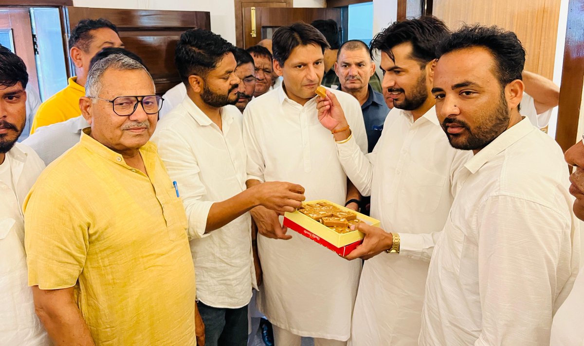DeependerSHooda's tweet photo. चंडीगढ़ निवास पर... https://t.co/SNyTeLJiFj