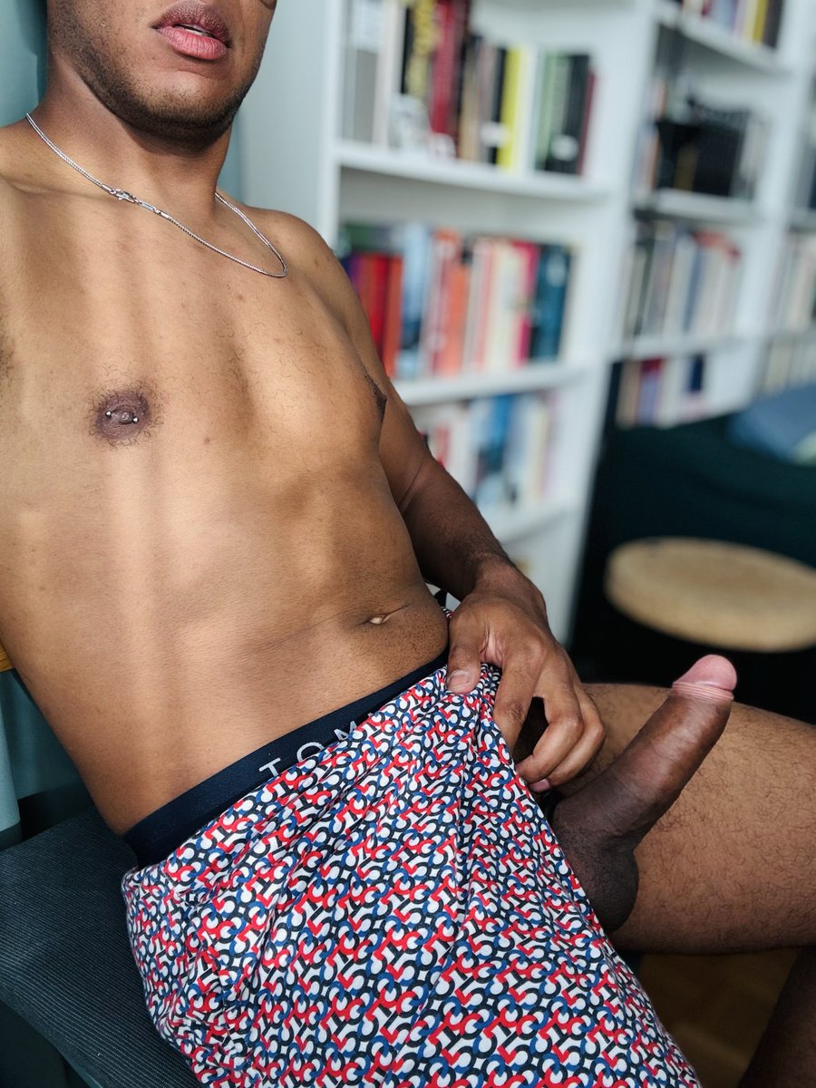 edgergent's tweet photo. Just imagine you on your knees here right now… It would make my day 🔥 https://t.co/t4tc1S7Omq