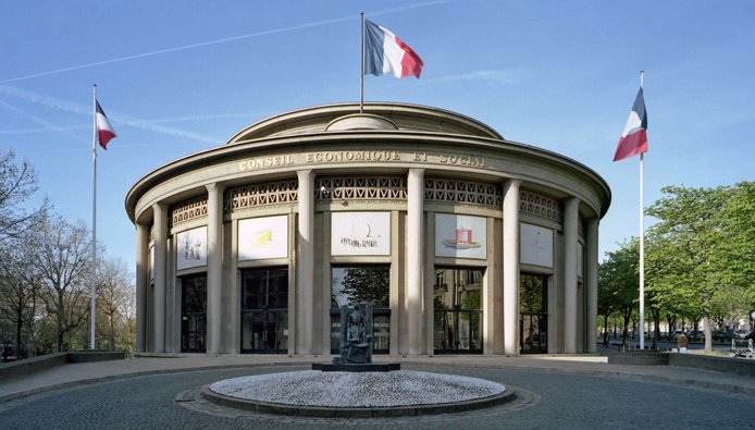 TrumpFrance's tweet photo. Le CESE (34,4 millions d’euros par an d'argent public) est le bar à cocktail de la franc-maçonnerie. https://t.co/zZuzMiQ7Ux