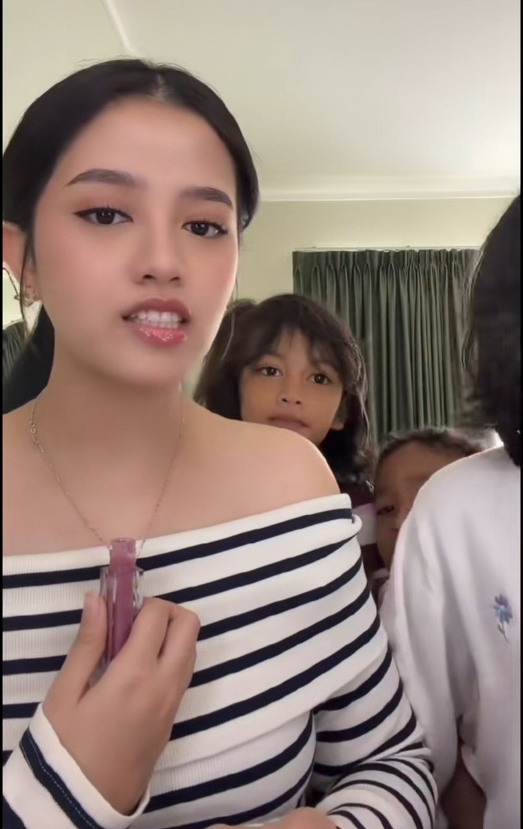 gudminton_'s tweet photo. lagi mode ibu tiri anak 3 https://t.co/sGuv6YOfWp
