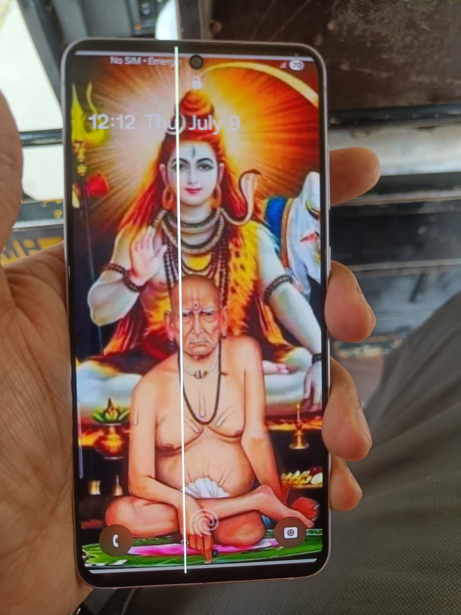 Vjvidya0817's tweet photo. Hey @SamsungIndia,
After updating my Samsung S21 FE on 7th July, a green line suddenly appeared on the display. The Samsung service center is asking ₹10,700 for a screen replacement. This is a software update issue, not customer damage. #Samsung #GreenLineIssue https://t.co/Q1zQPJJdUN