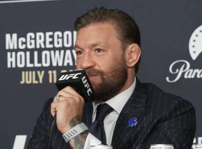 infos_mma's tweet photo. Conor McGregor répond à Justin Gaethje qui voulait le frapper !

"Fais la queue. Holloway l'a laissé face contre le tapis [...] Alors un peu moins de manque de respect, espèce de minable." 

#UFC329 https://t.co/VVID3L773f
