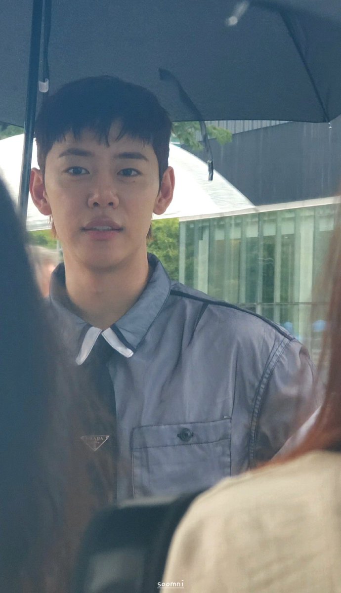 _soomni_'s tweet photo. 우산과 미남☔️ #정대현 https://t.co/UkrJHYtIb8