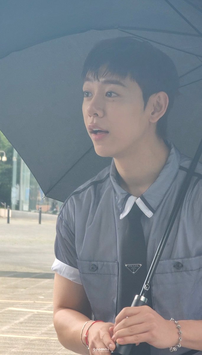 _soomni_'s tweet photo. 우산과 미남☔️ #정대현 https://t.co/UkrJHYtIb8