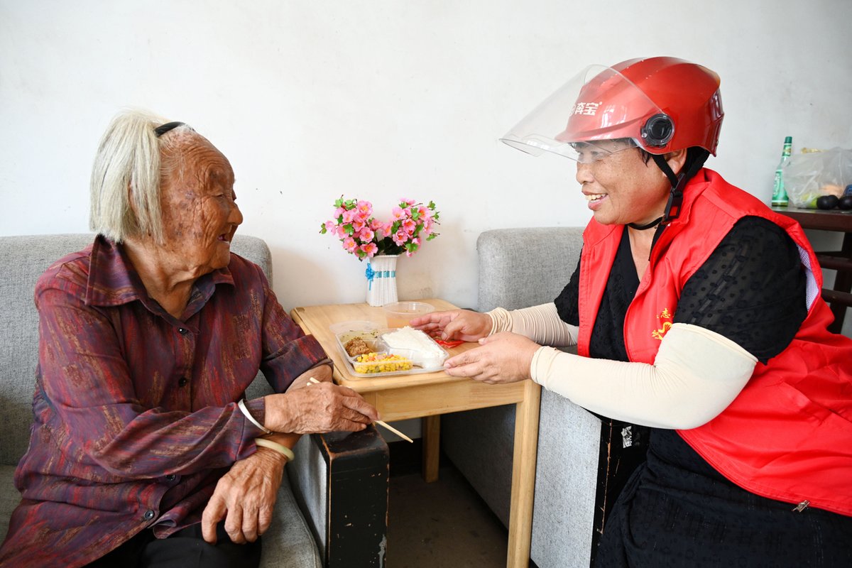 _xxx_Pedo's tweet photo. Spent this Saturday morning serving warm meals u0026 chatting with elderly neighbors at the community center—small acts, big warmth. Love being a volunteer that connects people. https://t.co/Ip0CXwoF69