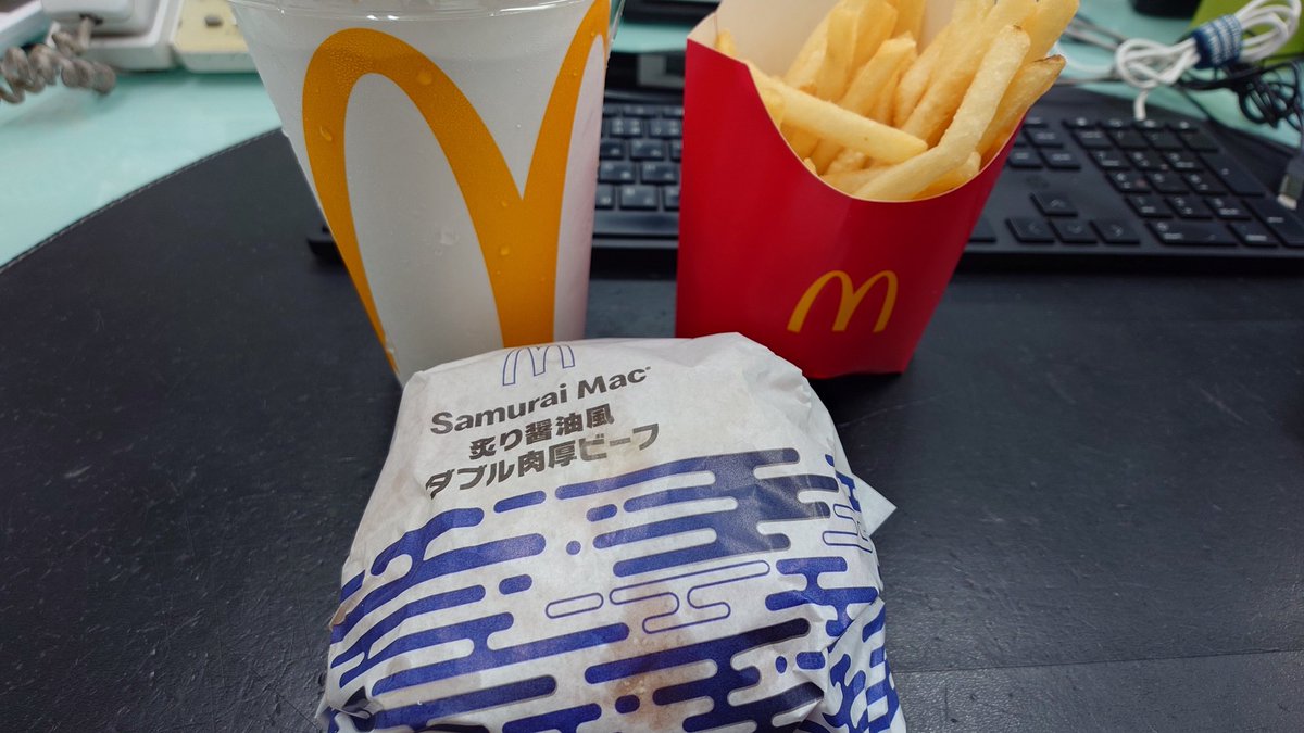 CHANNELJUN1's tweet photo. 今日はマック https://t.co/4UwASmo7nO
