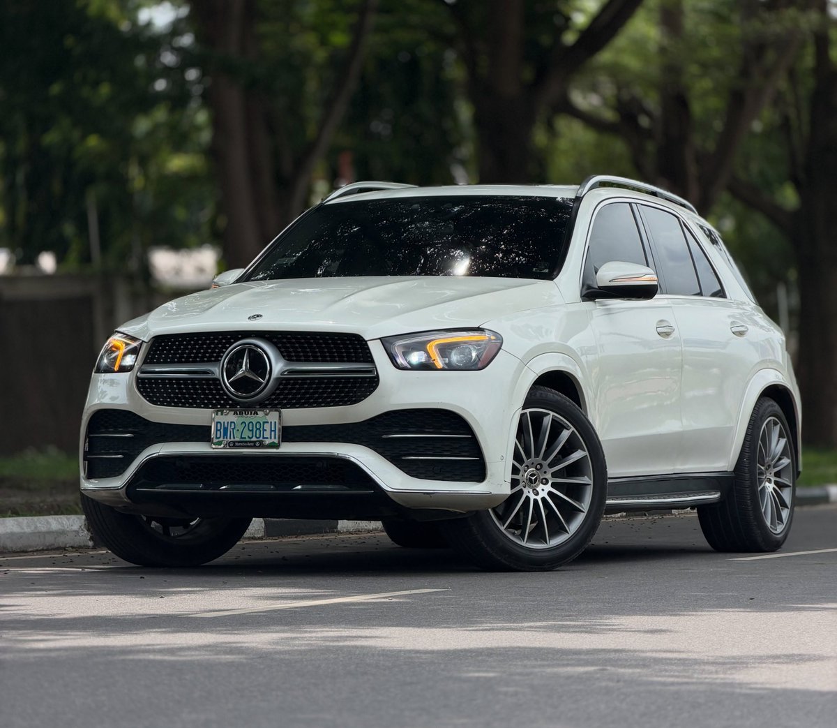 Abj_Auto_cars's tweet photo. 2 months used. Looks brand new. 😮

‼️ALMOST NEW: MERCEDES-BENZ GLE450 2020 | 71,000 Miles ✨ Pristine Condition — 100% Verified

📋 DUTY: Original Custom Duty ✅
🏷️ PRICE: 80,000,000.

📍 LOCATION: Abuja 🇳🇬
📞 CALL/WHATSAPP: 08052712169 / 09112199464 https://t.co/UVCQa6cp5o