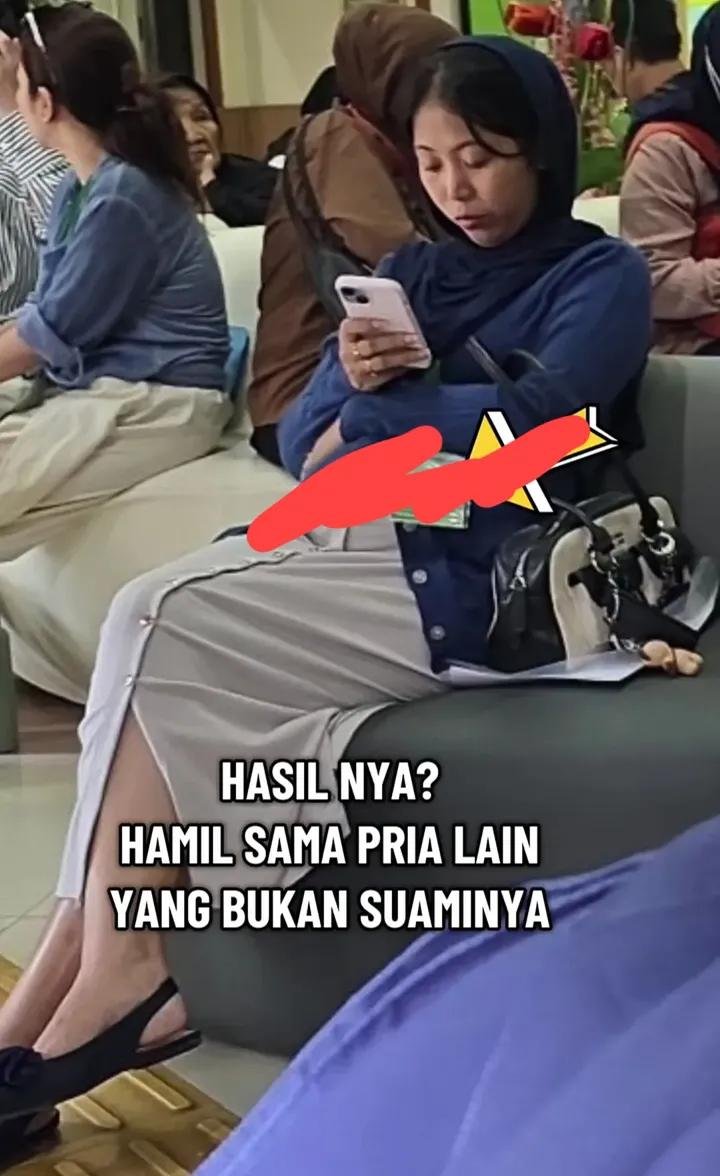 Tangankanancuan's tweet photo. HEBOH .... PELAKOR FEAT PEBINOR dalam 1 Kantor yang sama.😱😱😱
INIMAH memang niat atau gimana?
💔💔💔
Source IG : yunkahanri

Baca begini lewat reels langsung Nauzubillah Min Dzalik, serem banget yaa perselingkuhan di tempat kerja memang paling rawan Jin dasim yaa. Sudah pelakor-pebinor, saling menutupi juga kebusukannya. Innalillahi, jadi takut salah memilih tempat kerja yang lingkungan pertemanannya begitu dasim sedasim- dasimnya, yuk mohon tingkatkan iman yang lagi kerja semuanya supaya tidak seperti ini😭😭😭
Ya begitulah ketika akal dan pengetahuan manusia sudah turun menjadi setingkat dan setara bahkan serendah akal Monyet Sangean yang suka kawin sana sini, poligami, dan kawin siri dalam membangun relasi.

Kasih Mesra & berbagai Pertolongan sesama manusia menjadi rusak dilakukan menjadi aksi balas jasa melampiaskan nafsu seksualitas sama seperti sistem kehidupan Monyet.

Evolusi manusia dari monyet belum sempurna masih setaralah untuk saat ini. Ntah siap ngajarinnya manusia jadi monyet suka kawin?