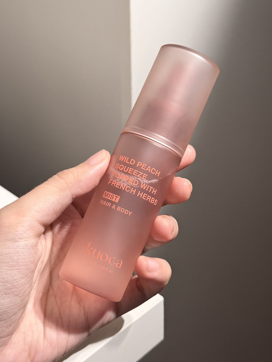 irapersa's tweet photo. emang boleh ada hair &amp; body mist yang wanginya kaya buah peach beneran?

mana konsepnya “fine dining”. pas sniff wanginya kaya lagi beneran kupas buah peach, so fresh https://t.co/3rxctYwIEH