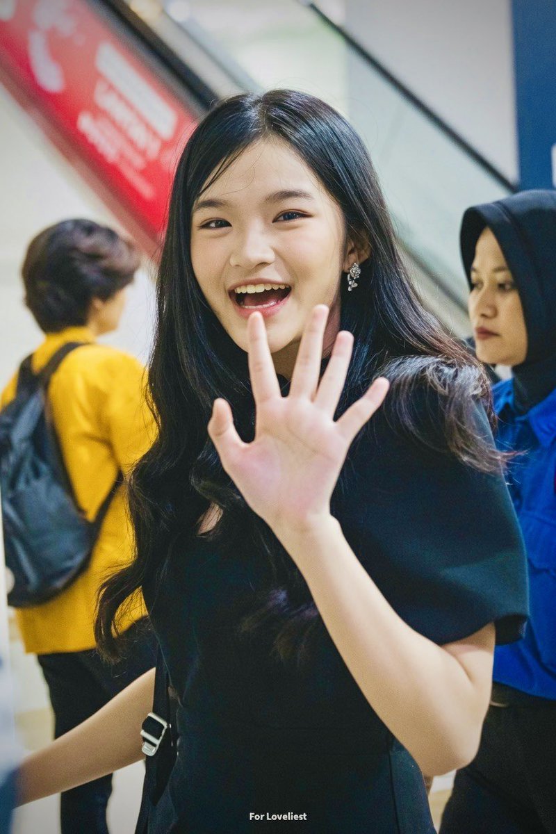 kikyolinee's tweet photo. Yang punya agensi Kpop        Idol Kpopnya https://t.co/s6IcCxjun9