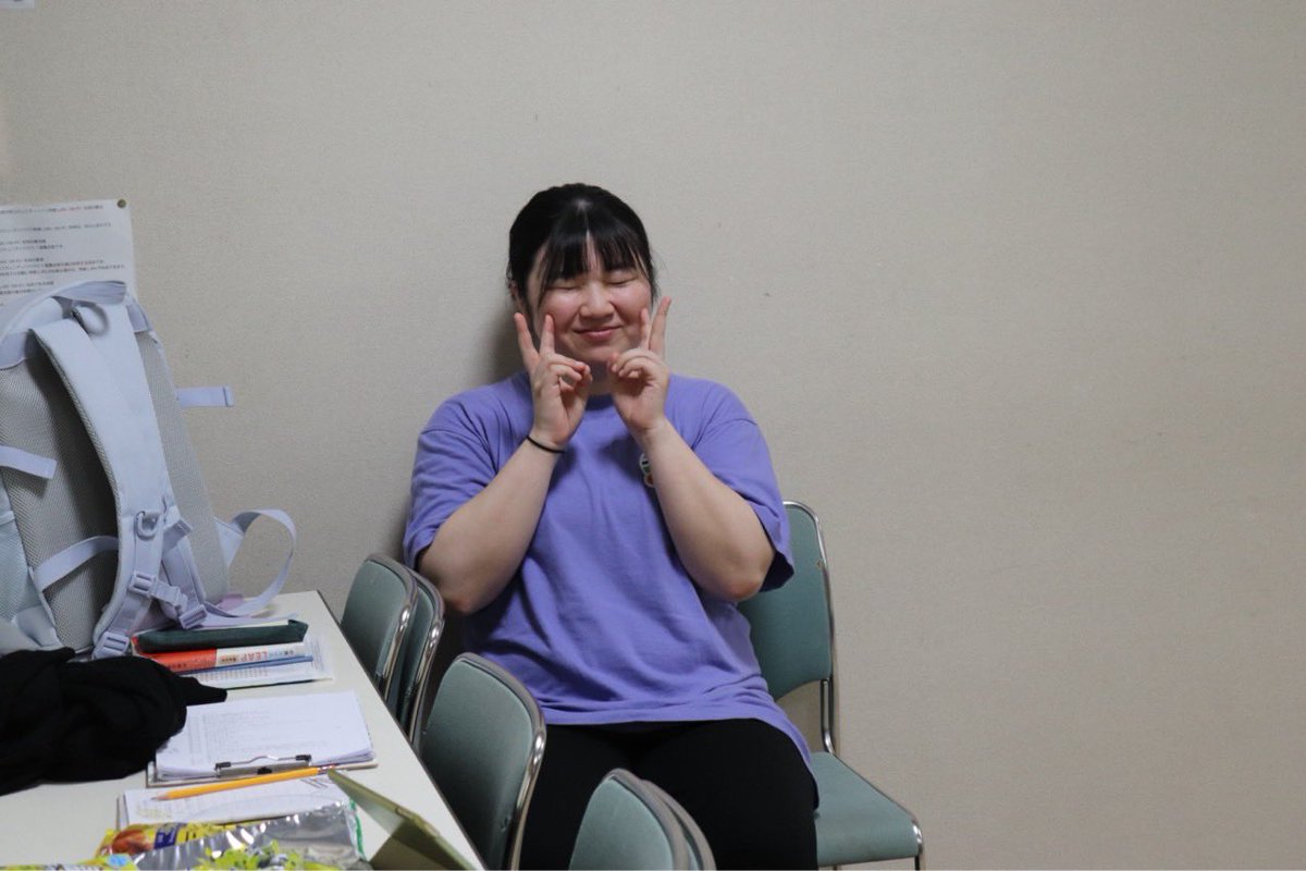 takekoshi_eri's tweet photo. #日日是グルミ
カメラを見つけてピースたけむ✌(´>ω<｀)✌ https://t.co/3t4zfty1cZ