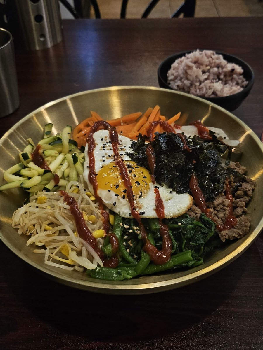 trisrnx's tweet photo. no proper format to post my updates yet. 

today’s a push day, bibimbap day, and of course, powder’s day. 🌞 https://t.co/q29HP9iUwj