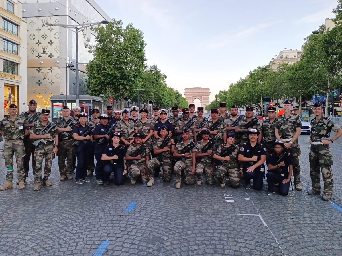 FANC_Officiel's tweet photo. Les militaires des FANC continuent de s’entraîner pour le défilé du 14 juillet à Paris 🇫🇷.
Chaque jour, leur rigueur, discipline et solidarité forgent l’excellence attendue par la Nation. 🫡
#FANC #14juillet #Mémoire #Pacifique #Honneur https://t.co/LX8oEUhzXg