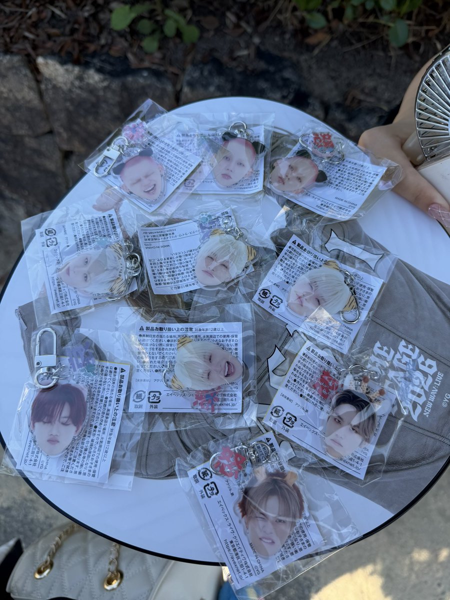 s2ash0l's tweet photo. TREASURE カプセルトイ   顔アクキー 交換 ガチャ A

【譲】 ヒョンソク 怒哀楽×1
　     ジフン 哀×2 　楽×1
　　 ヨシ 哀×1
　　 ジュンギュ 哀×1
　　 ジェヒョク 怒×1
　　 ジョンウ 怒×1

【求】アサヒ喜怒哀楽

本日現地にて交換可能です⭕️
お気軽にお声掛けくださいi  ̫  i
 #treasure交換 https://t.co/gWiRLXrznn