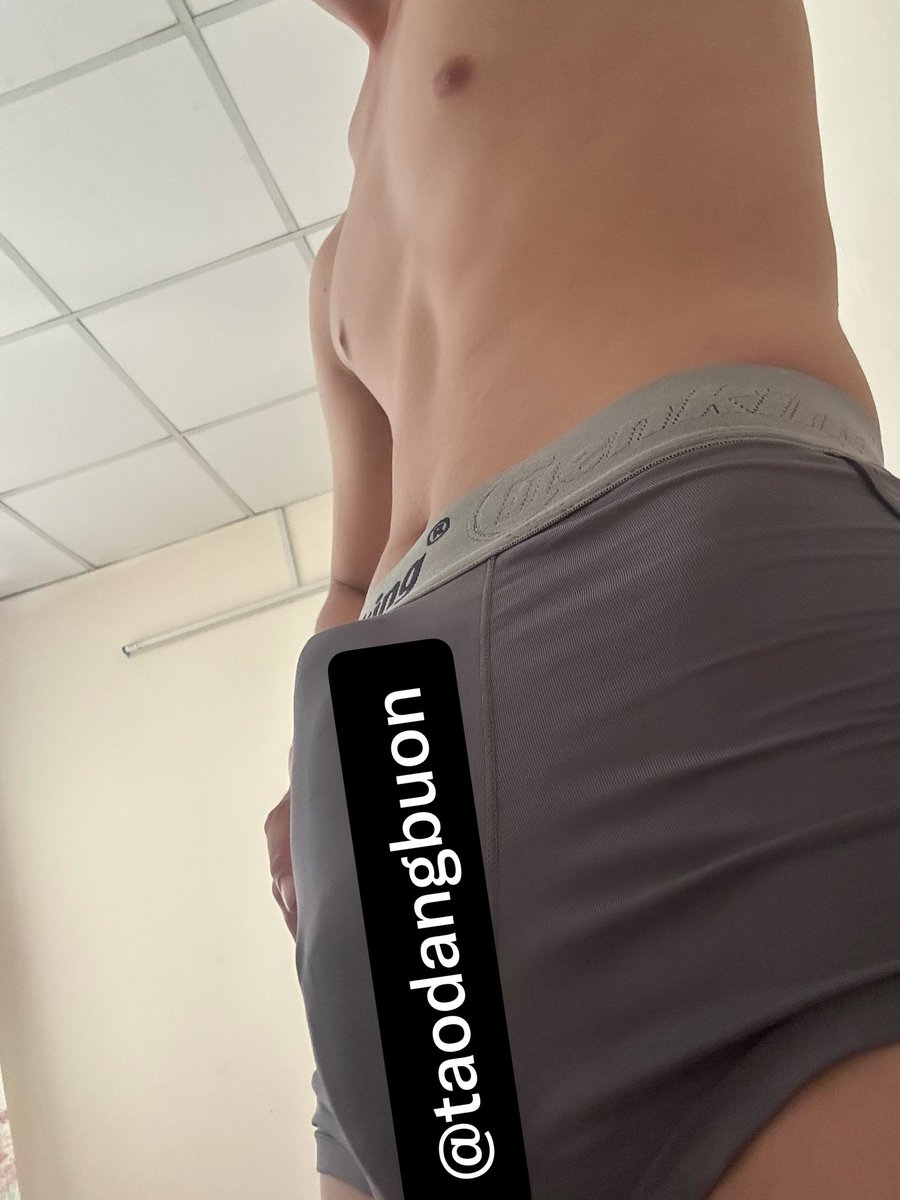 Taodangbuon's tweet photo. H mới được ăn cơm trưa bụng hóp luôn 🥹 
Tập bụng mãi mà k có múi là sao ai cứu với
🤯🤯🤯
Mn cứ ib thoải mái t ko kỳ thị LGBT đâu nt vui vẻ tôn trọng nhau là đc (ko ib đc thì fl)
Nhma t thẳng nhá thích gái th. https://t.co/V1mAUgmcqp